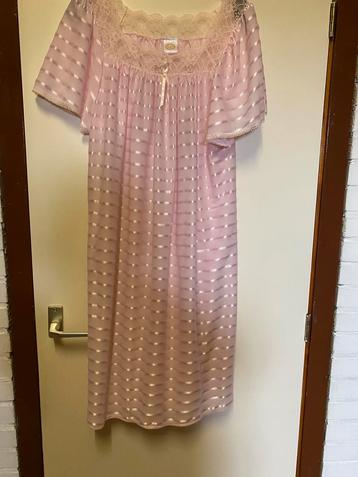 Nacht hemd beschikbaar voor biedingen