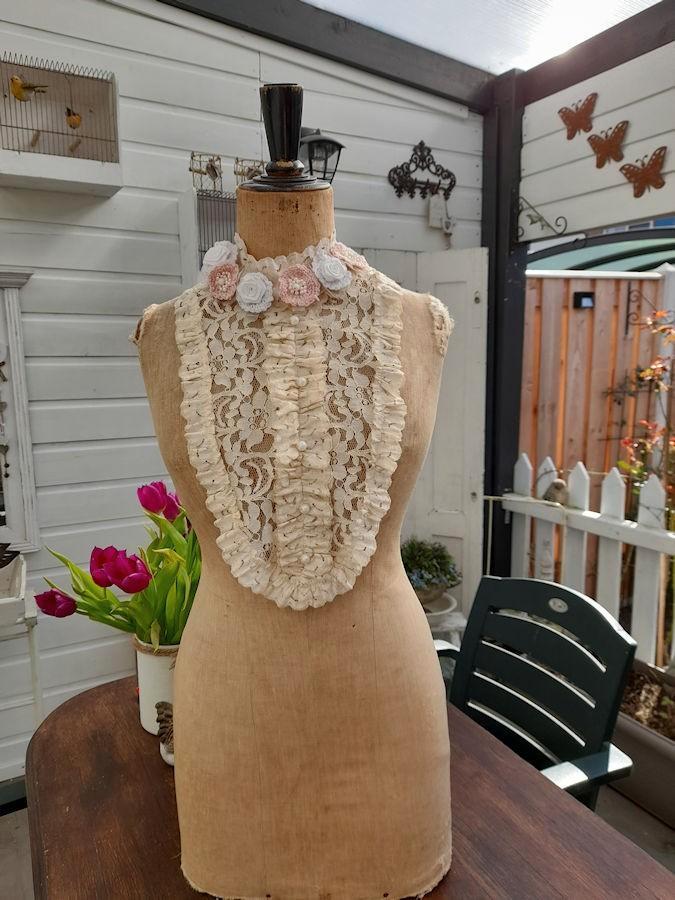 Mooie brocante paspop met jabot, Antiek en Kunst, Curiosa en Brocante, Ophalen