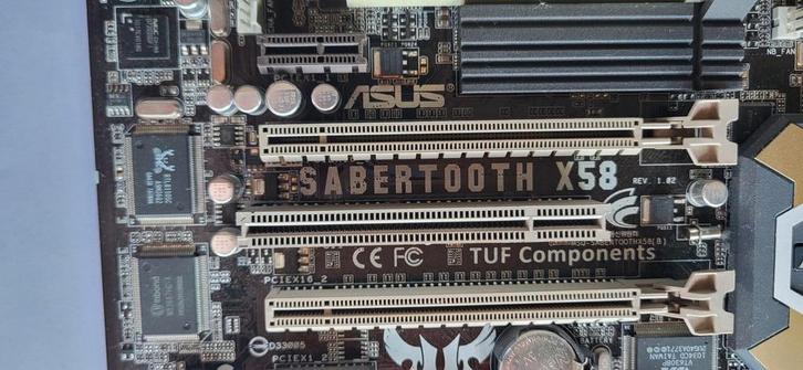 ASUS Sabertooth X58 Moederbord met Intel Xeon CPU X5680, Computers en Software, Moederborden, Gebruikt, Intel, DDR3, Ophalen of Verzenden