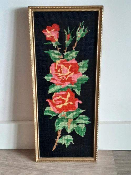 Prachtig geborduurd schilderij met rozen, borduurwerk, goud, Hobby en Vrije tijd, Borduren en Borduurmachines, Zo goed als nieuw