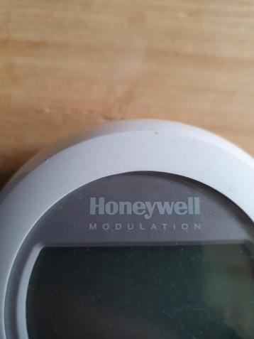 Honeywell T 40 modulerende thermostaat beschikbaar voor biedingen