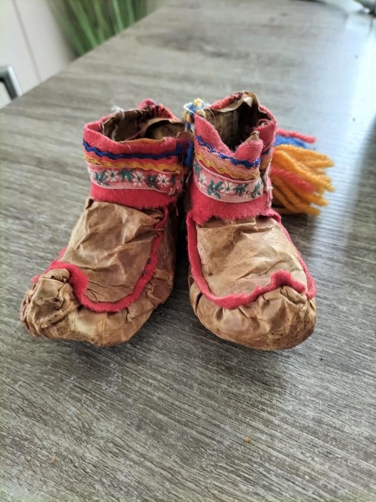 Prachtige antieke Finse baby schoentjes., Antiek en Kunst, Verzenden