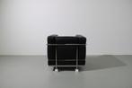 Cassina LC 2 fauteuil, zwart leer, nieuw, Nieuw, Minder dan 75 cm, Metaal, 50 tot 75 cm