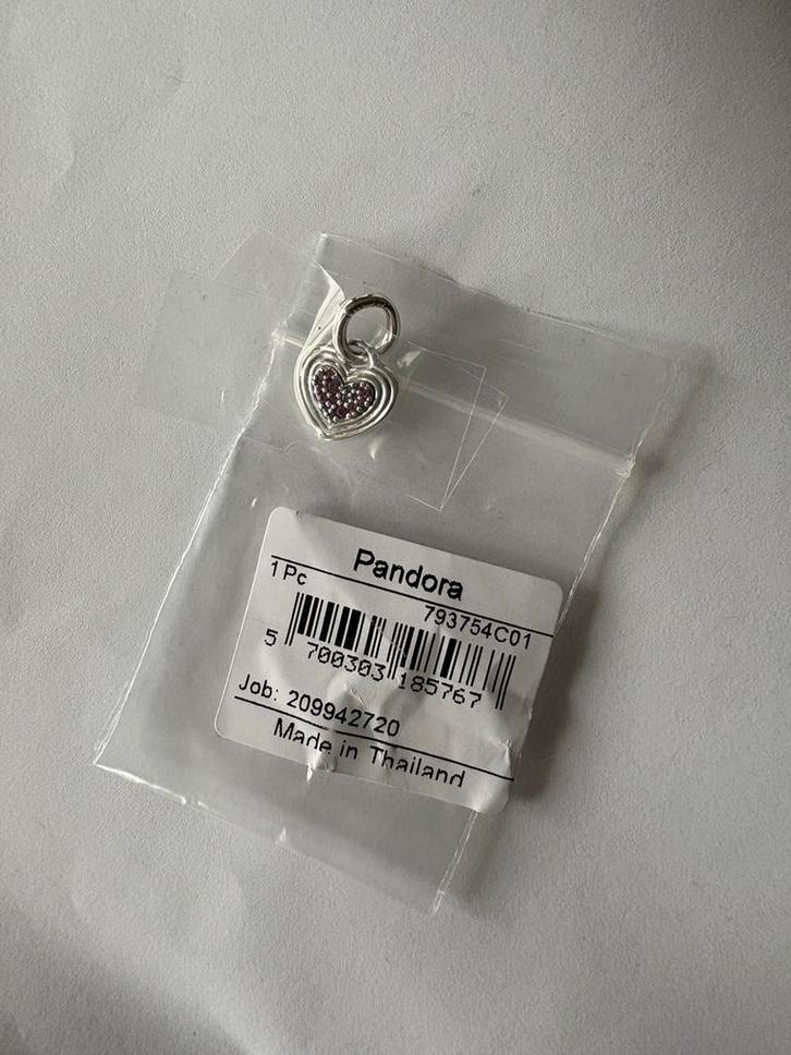 Pandora bedel hart met roze steentjes. Limited edition, Sieraden, Tassen en Uiterlijk, Bedels, Nieuw, Pandora, Zilver, Ophalen of Verzenden