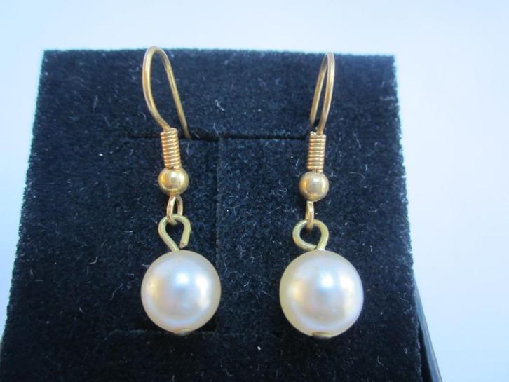 Leuke oorbellen met parels, Sieraden, Tassen en Uiterlijk, Oorbellen, Zo goed als nieuw, Hangers, Overige materialen, Goud, Ophalen of Verzenden