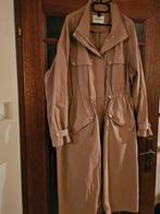 Prachtige Modström caramel kleurige trenchcoat zomerjas xl, Kleding | Dames, Ophalen of Verzenden, Zo goed als nieuw, Maat 46/48 (XL) of groter