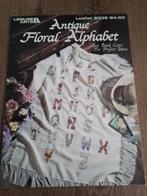 Leisure arts borduurpatroon, antique Floral alphabet, Ophalen of Verzenden, Zo goed als nieuw, Handborduren, Patroon