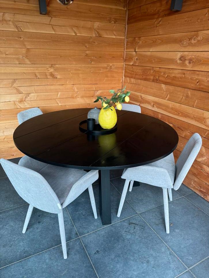 Rhonda eettafel + 4 VTWonen Curve stoelen, Huis en Inrichting, Tafels | Eettafels, Gebruikt, 100 tot 150 cm, Vijf personen of meer