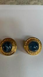 Trifari oorbellen goud verguld met blauwe edelsteen gemerkt, Sieraden, Tassen en Uiterlijk, Ophalen of Verzenden, Goud, Oorbellen