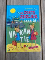 Boek De zoete zusjes gaan op vakantie, zgan, Ophalen of Verzenden, Zo goed als nieuw
