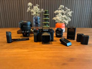 Fujifilm X-T5 Kit –Excellent Condition- Lenses & Accessories beschikbaar voor biedingen