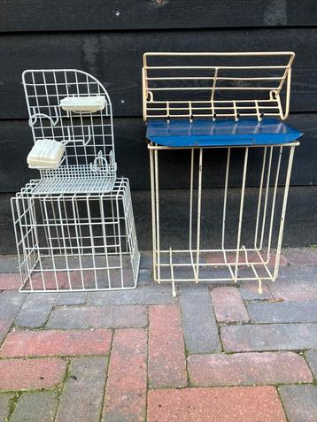 Vintage zwitsal badkamerrekje, handdoekrekje en vuilnisbakje beschikbaar voor biedingen