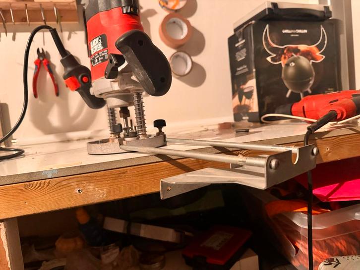 Bovenfrees Black & Decker met Geleider, Doe-het-zelf en Verbouw, Gereedschap | Overige machines, Gebruikt, Ophalen