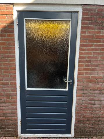 Hard Houten Buitendeur met Glas beschikbaar voor biedingen