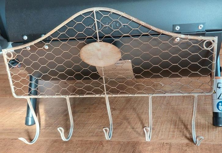 Brocante kapstok met kippengaas., Huis en Inrichting, Woonaccessoires | Kapstokken, Gebruikt, Wandkapstok, Minder dan 100 cm, Hout