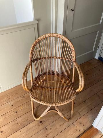 originele rotan stoel beschikbaar voor biedingen