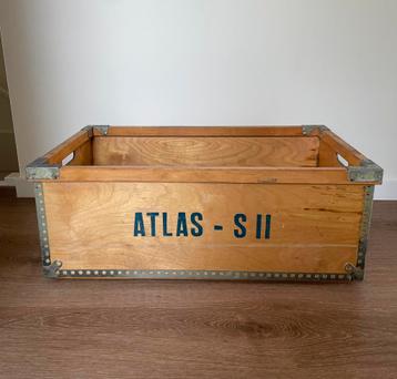 Houten kist, vintage industrieel beschikbaar voor biedingen