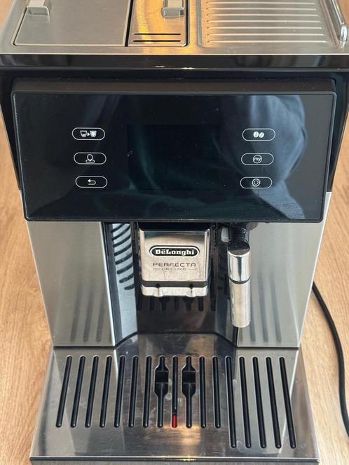 De'Longhi koffie apparaat ESAM460.80.MB, Witgoed en Apparatuur, Koffiezetapparaten, Gebruikt, Koffiebonen, Koffiemachine, 10 kopjes of meer