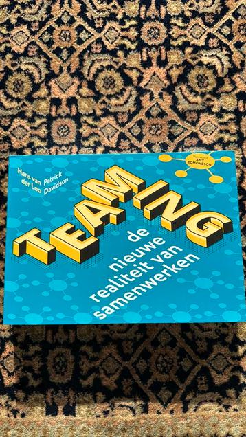 Teaming de nieuwe realiteit van samenwerken beschikbaar voor biedingen