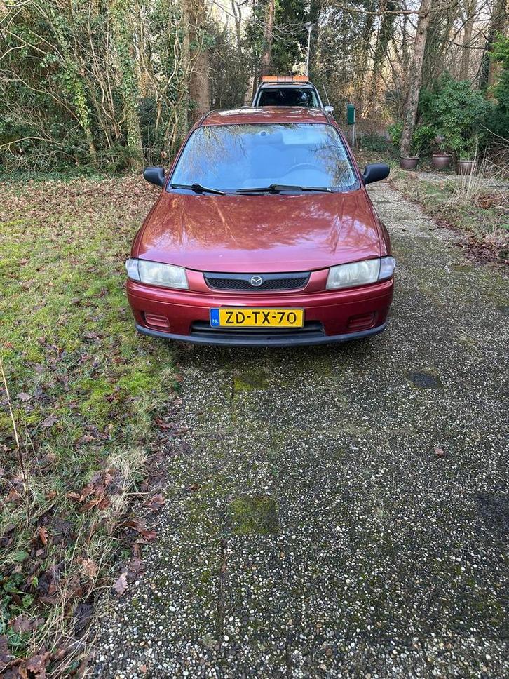 Mazda 323 1.5 P LX AUT 1999 Rood, Auto's, Mazda, Particulier, Benzine, Hatchback, Automaat, Origineel Nederlands, Rood, Ophalen
