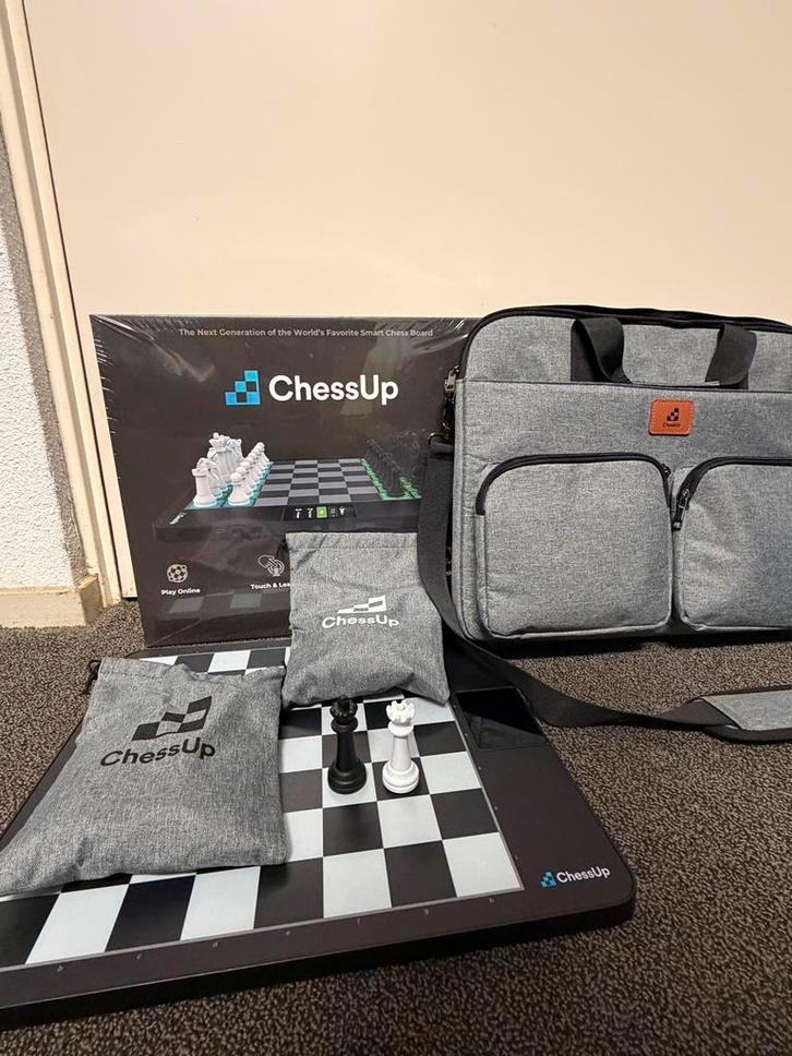 ChessUp 2 schaakbord complete set, Hobby en Vrije tijd, Gezelschapsspellen | Bordspellen, Zo goed als nieuw, Een of twee spelers
