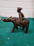 beeld hout waterbuffel met man antiek, Ophalen of Verzenden