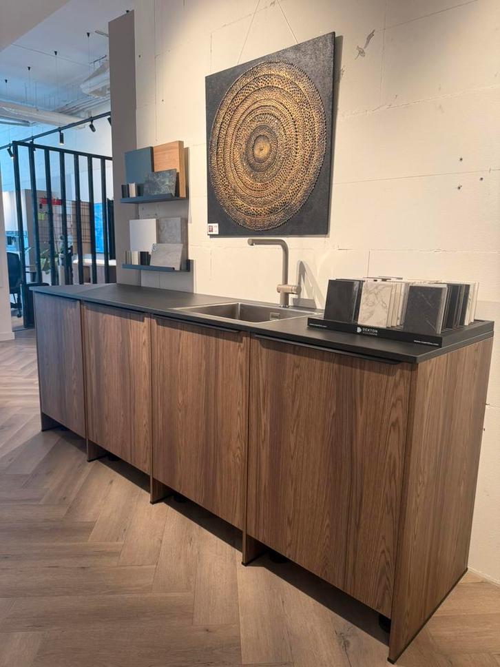 Keukenblok walnoot showmodel, Huis en Inrichting, Keuken | Keukenelementen, Nieuw, Minder dan 100 cm, 200 cm of meer, 50 tot 75 cm