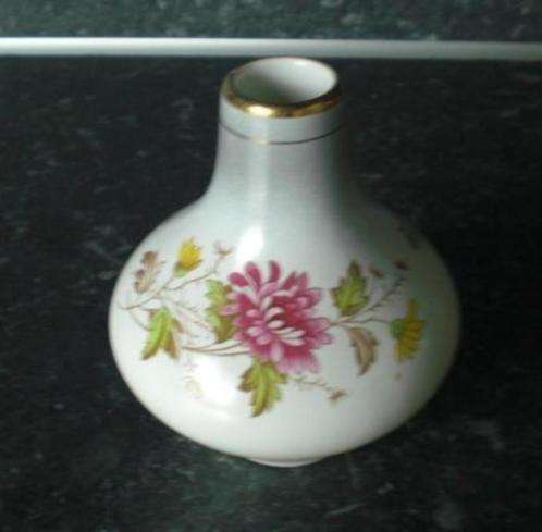 GOUDA KERAMIEK * Chrysant Decor Vaasje *, Antiek en Kunst, Antiek | Vazen, Verzenden