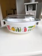 retro ovenschaal J.A.J Pyrex melkglas decor oogst groente, Ophalen of Verzenden