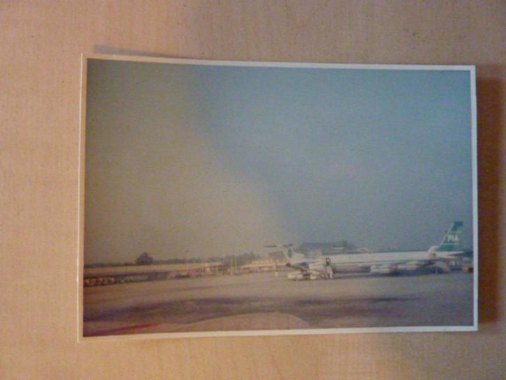 Foto vliegveld Franfurt, Boeken, Overige Boeken, Gelezen, Verzenden