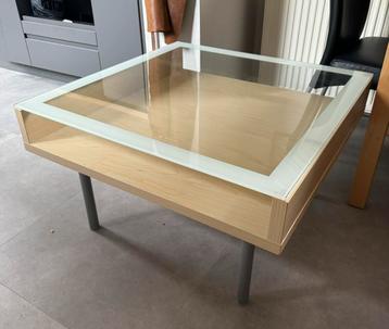 Salontafel (gebruikt in zakelijke sfeer) beschikbaar voor biedingen