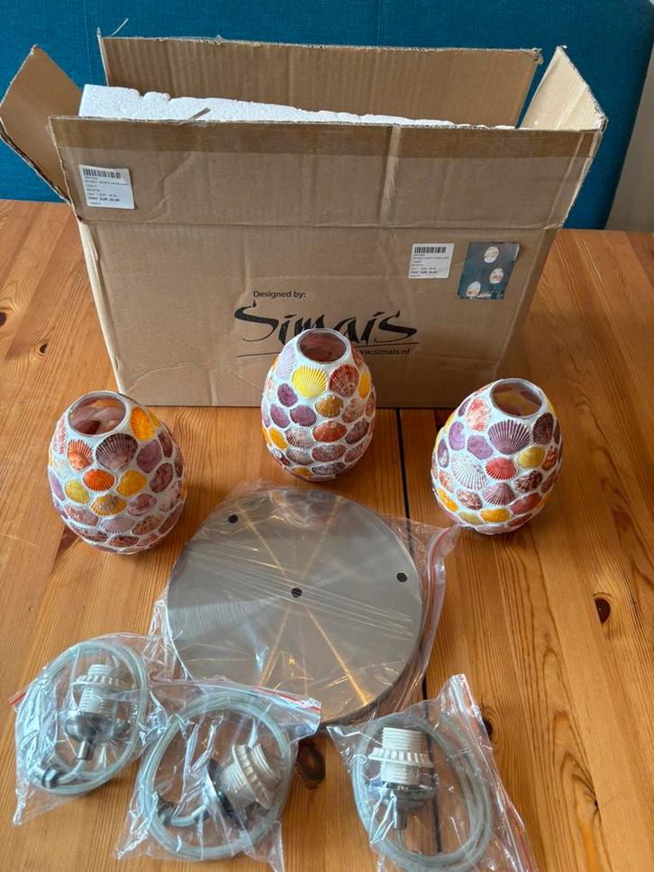 Hanglamp met schelpen – 3 lampen (nieuw in doos), Huis en Inrichting, Lampen | Hanglampen, Nieuw, Minder dan 50 cm, Ophalen of Verzenden