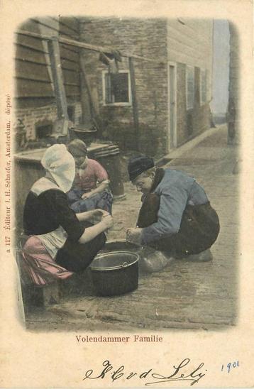 (388-193-041) Volendam Familie beschikbaar voor biedingen