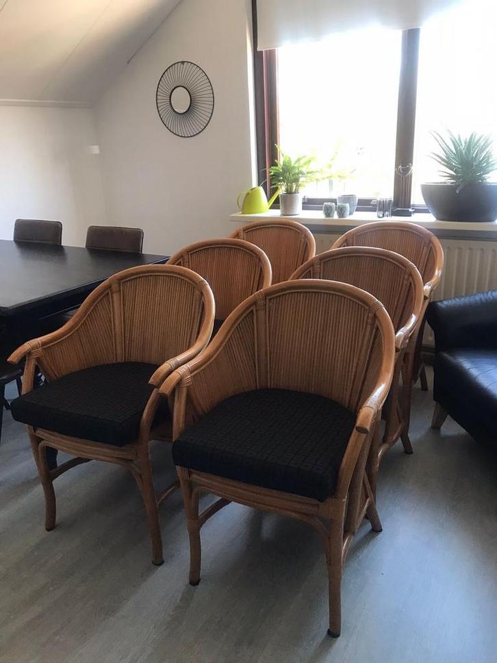 6 stuks Rieten Eetkamerstoel met Zwart Kussen, Huis en Inrichting, Stoelen, Gebruikt, Eén, Riet of Rotan, Zwart, Ophalen of Verzenden