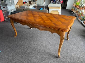 Antieke en unieke eettafel - uitschuifbaar beschikbaar voor biedingen