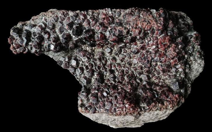 Ex collectie: groot stuk met PYROOP kristallen., Verzamelen, Mineralen en Fossielen, Mineraal, Ophalen of Verzenden