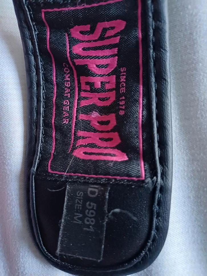Kickboks set (handschoenen+scheenbeschermers) z.g.a.n., Sport en Fitness, Vechtsporten en Zelfverdediging, Zo goed als nieuw, Overige