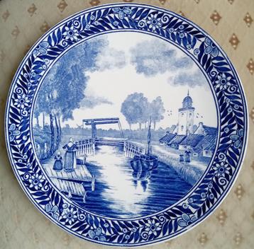 Delfts blauw wandbord met dorpsgezicht  beschikbaar voor biedingen