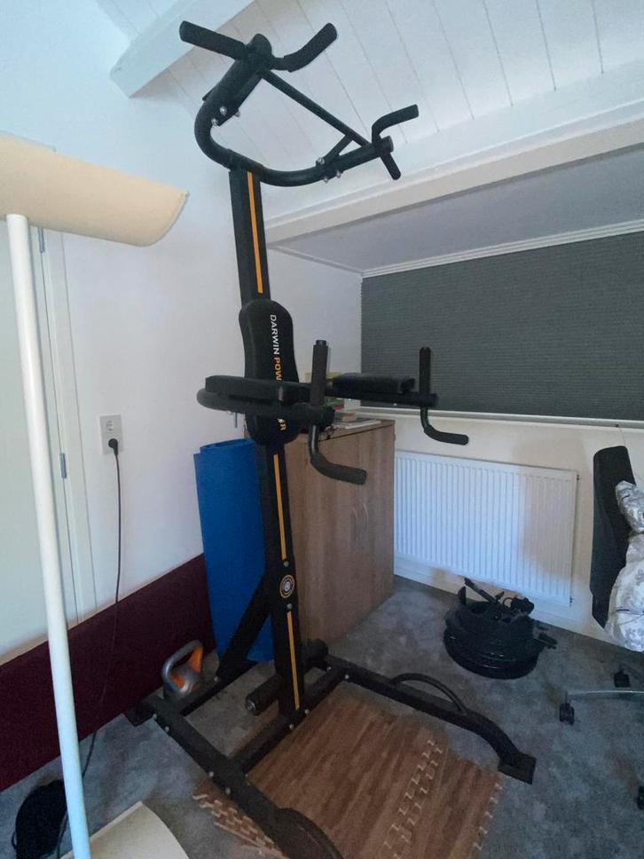 Fitness apparatuur/Darwin Power Tower, Sport en Fitness, Fitnessapparatuur, Zo goed als nieuw, Overige typen, Armen, Borst, Buik