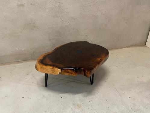 Boomstam suar bijzettafel afgewerkt met Epoxy hoogglans, Huis en Inrichting, Tafels | Bijzettafels, Nieuw, Overige vormen, Minder dan 45 cm