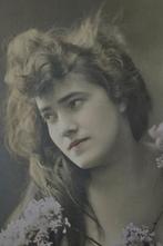 frankrijk 1904 portret meisje heel lang haar rose seringen, Verzenden, Voor 1920, Gelopen, Sterren en Beroemdheden