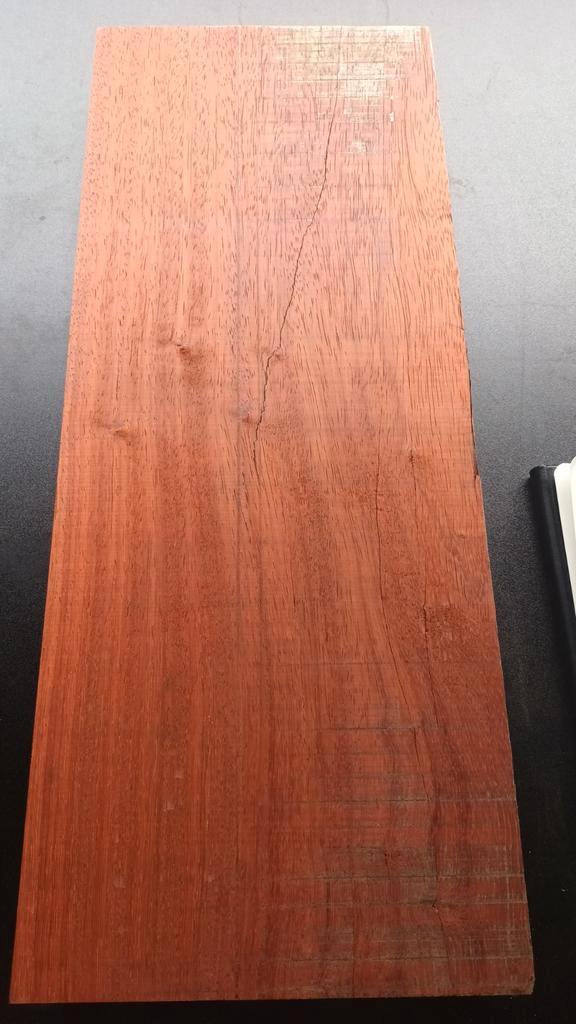 Padouk blok nr 9.  58 x 23 x 6,5 cm, Hobby en Vrije tijd, Overige Hobby en Vrije tijd, Ophalen of Verzenden