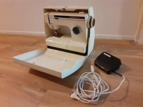 Lewenstein Compacta Simple 80 Naaimachine Model 3408-0 + Voe, Hobby en Vrije tijd, Naaimachines en Toebehoren, Gebruikt, Naaimachine
