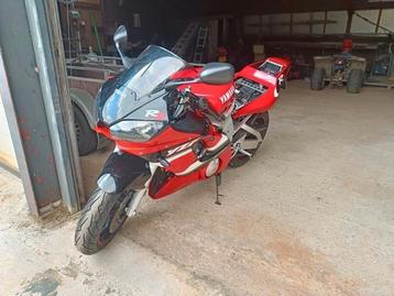 Verschillende onderdelen Yamaha r6 2000 beschikbaar voor biedingen