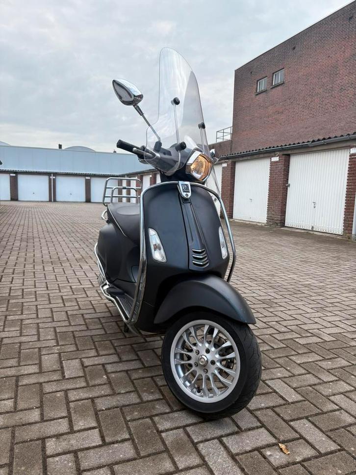 Vespa sprint 4t, Fietsen en Brommers, Scooters | Vespa, Zo goed als nieuw, Overige modellen, Maximaal 25 km/u, Benzine, Ophalen