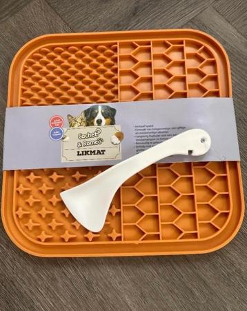 Snack mat voor grotere hond beschikbaar voor biedingen
