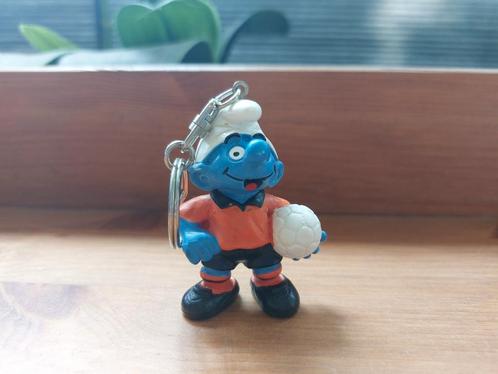 Voetbal smurf sleutelhanger 20454 De Smurfen, Verzamelen, Smurfen, Ophalen of Verzenden