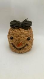 Eierwarmer van riet, gevoerd, jaren ‘70., Ophalen of Verzenden, Zo goed als nieuw