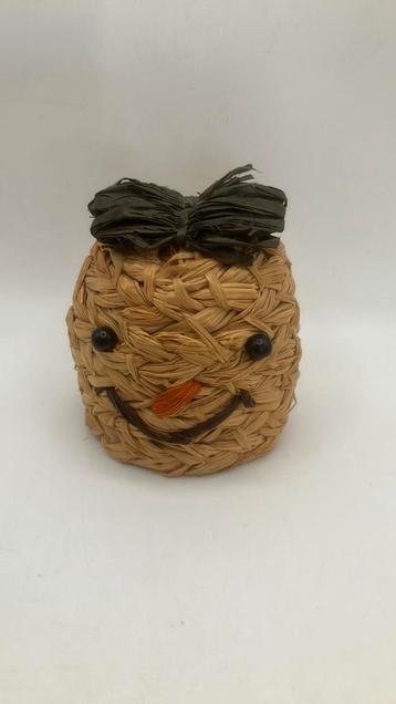 Eierwarmer van riet, gevoerd, jaren ‘70. beschikbaar voor biedingen