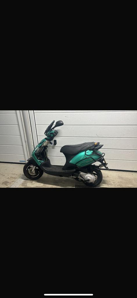 Zip Piaggio (gezocht een 70cc/50cc zonder kenteken/wok), Fietsen en Brommers, Scooters | Piaggio, Zo goed als nieuw, Zip, Benzine